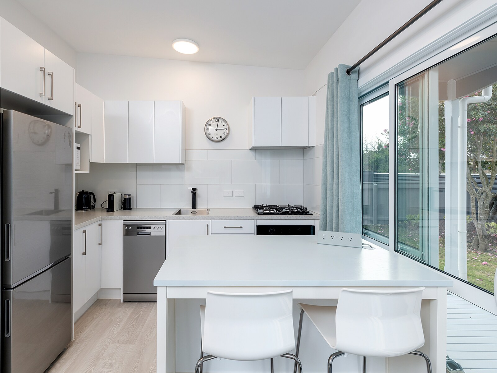 Full kitchen and living space with breakfast bar